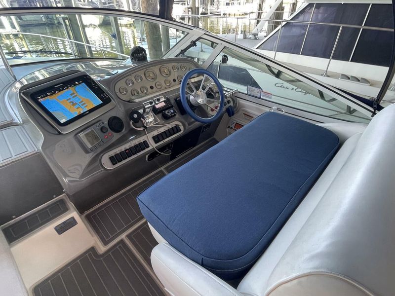 2006 Cruisers Yachts 370 Express