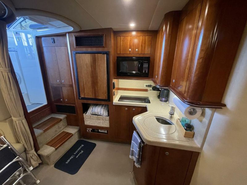 2006 Cruisers Yachts 370 Express