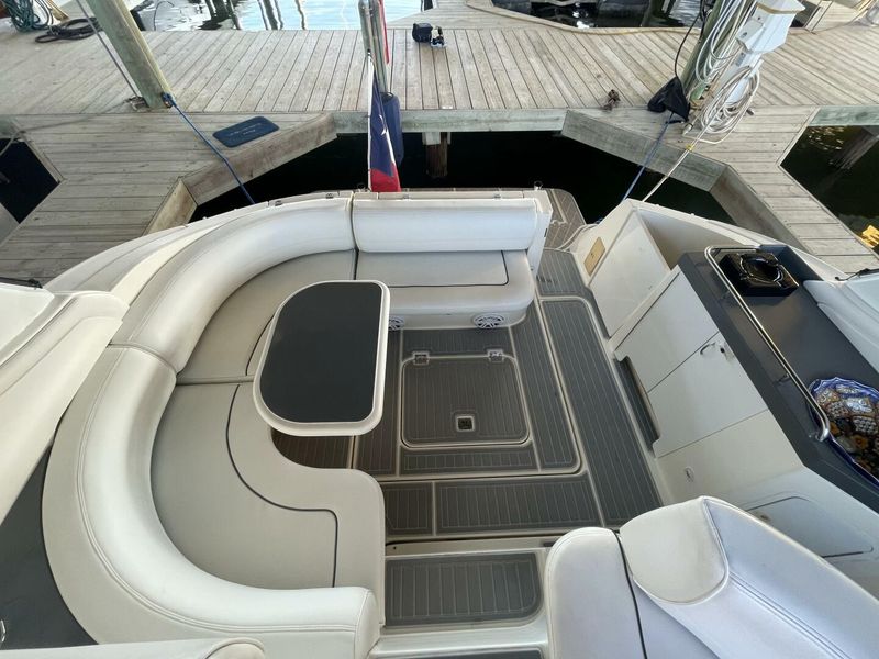 2006 Cruisers Yachts 370 Express