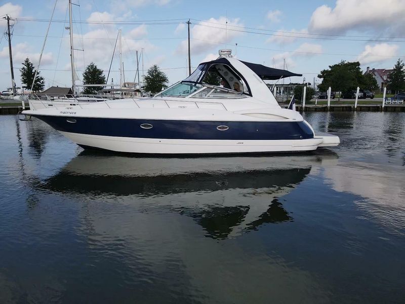 2006 Cruisers Yachts 370 Express