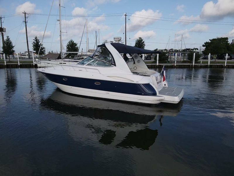 2006 Cruisers Yachts 370 Express