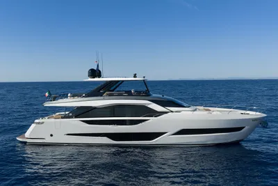 Ferretti Yachts 800