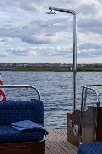 Daychaser 48 Yacht Photos Pics Outdoor Shower