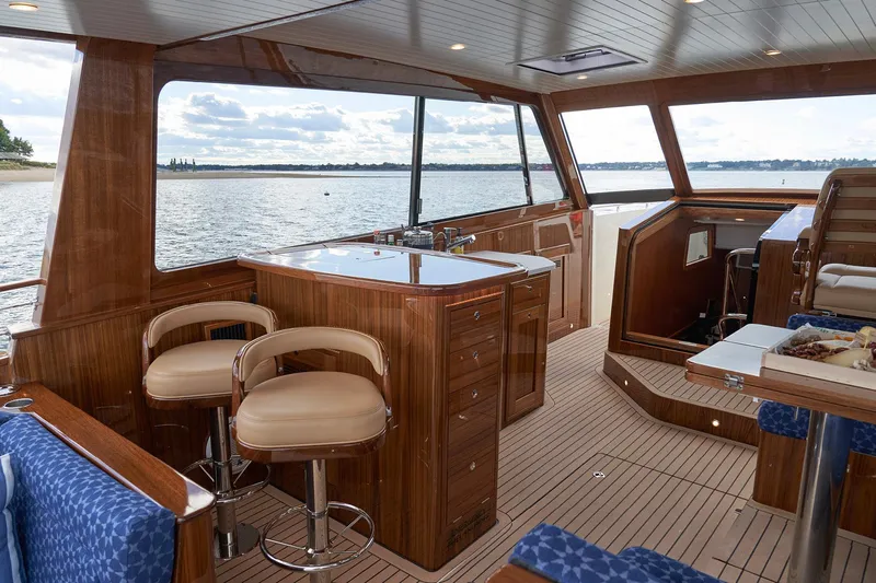 Daychaser 48 Yacht Photos Pics Wet Bar Seating