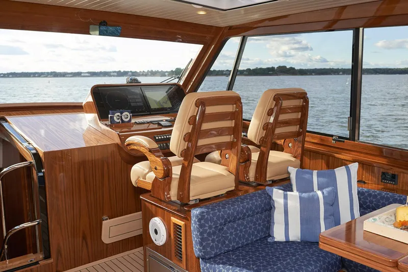 Daychaser 48 Yacht Photos Pics Helm Seating