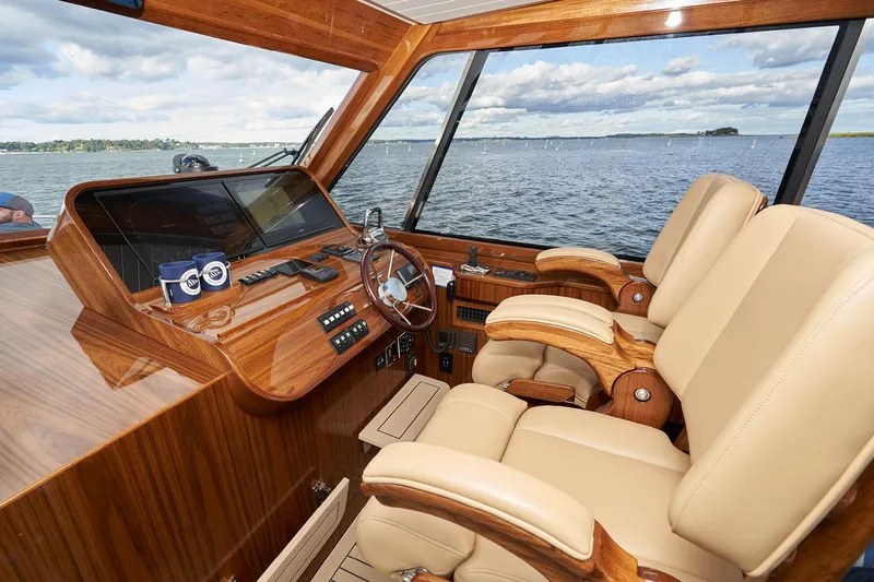 Daychaser 48 Yacht Photos Pics Helm Station