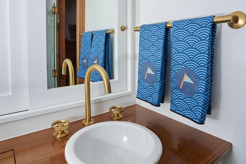 Daychaser 48 Yacht Photos Pics Head