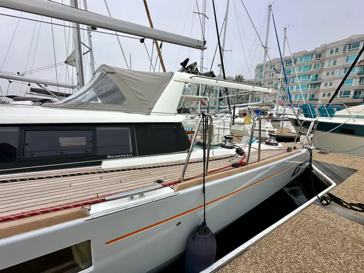 Dynemite II Yacht Photos Pics 