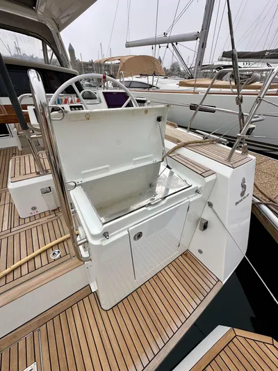 Dynemite II Yacht Photos Pics 