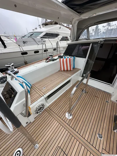 Dynemite II Yacht Photos Pics 