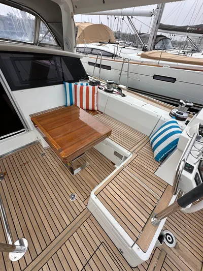 Dynemite II Yacht Photos Pics 