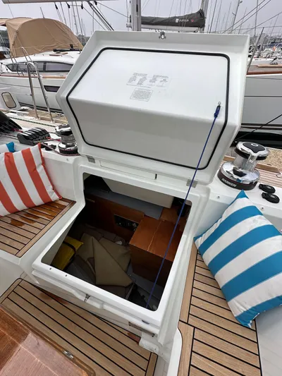 Dynemite II Yacht Photos Pics 