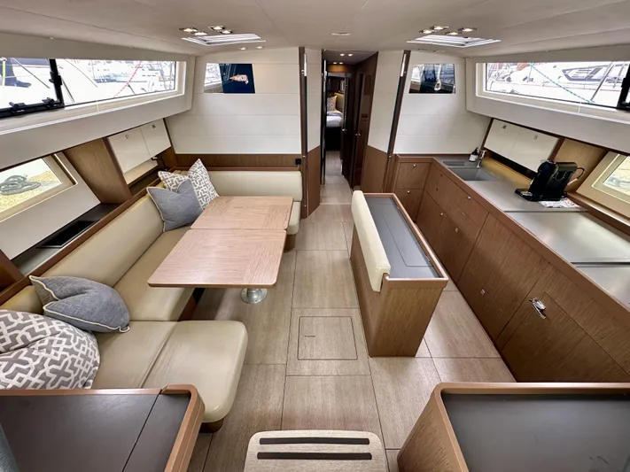 Dynemite II Yacht Photos Pics 