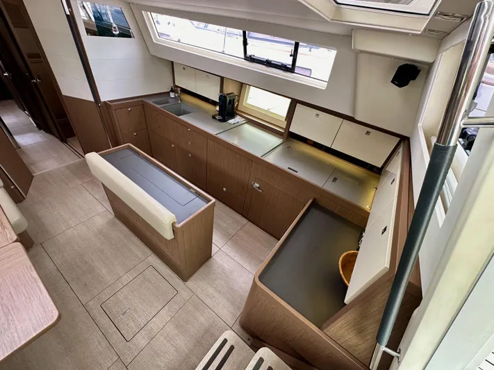 Dynemite II Yacht Photos Pics 