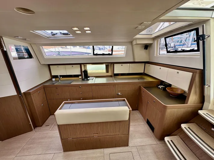 Dynemite II Yacht Photos Pics 