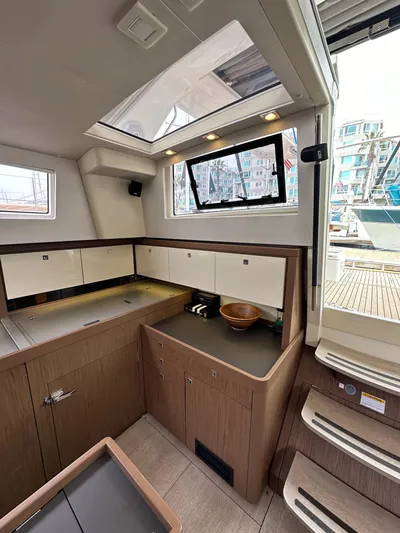 Dynemite II Yacht Photos Pics 