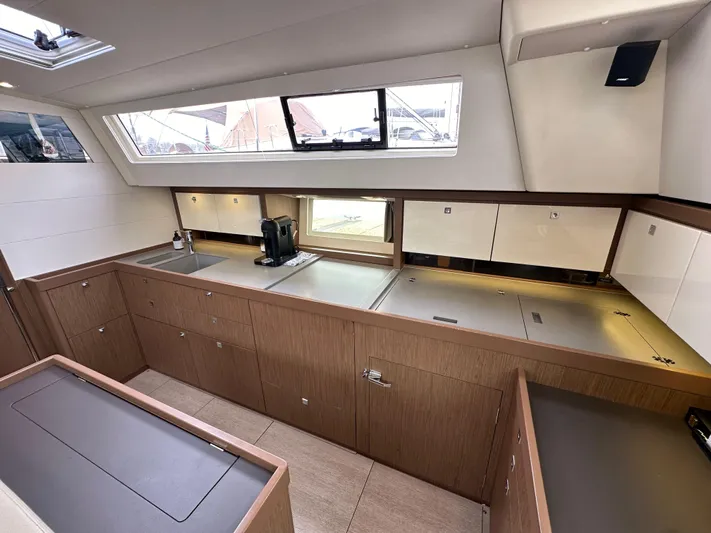 Dynemite II Yacht Photos Pics 