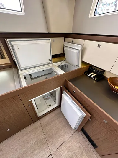 Dynemite II Yacht Photos Pics 