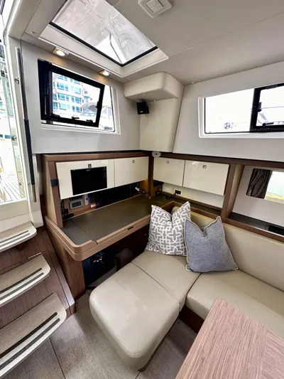 Dynemite II Yacht Photos Pics 