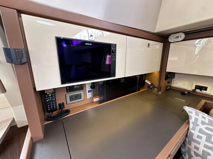 Dynemite II Yacht Photos Pics 