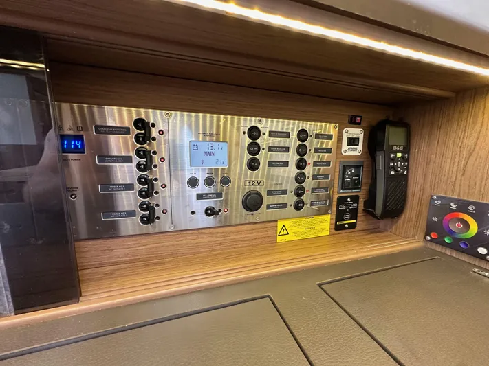 Dynemite II Yacht Photos Pics 