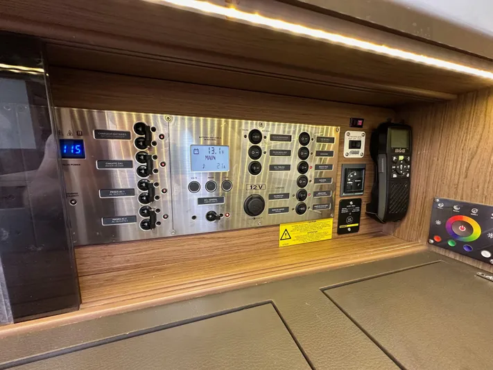 Dynemite II Yacht Photos Pics 