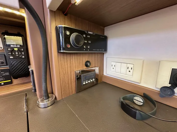 Dynemite II Yacht Photos Pics 