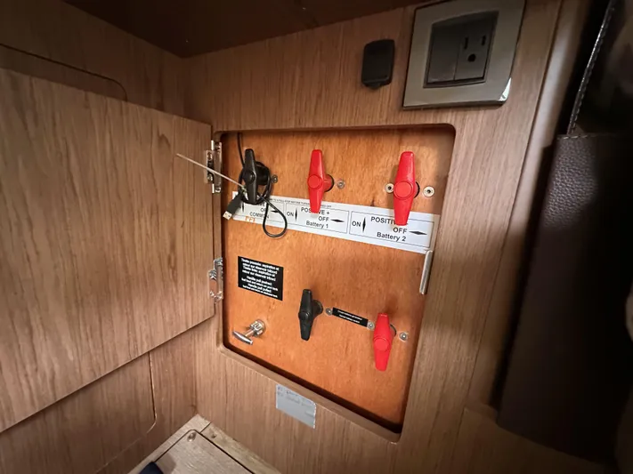 Dynemite II Yacht Photos Pics 