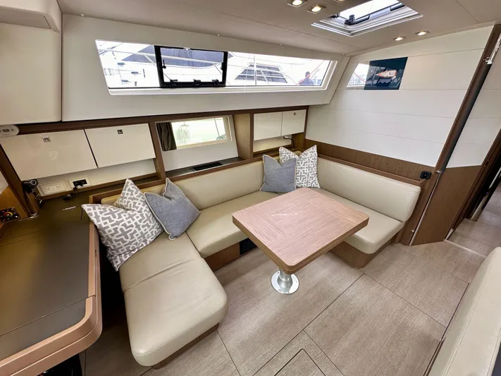 Dynemite II Yacht Photos Pics 