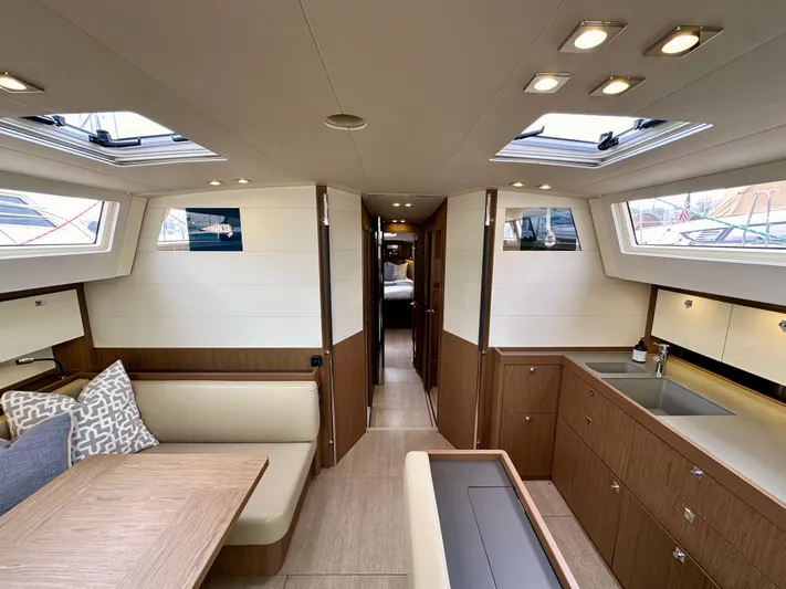 Dynemite II Yacht Photos Pics 