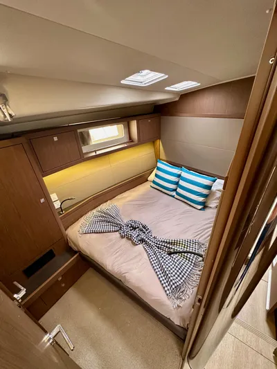 Dynemite II Yacht Photos Pics 