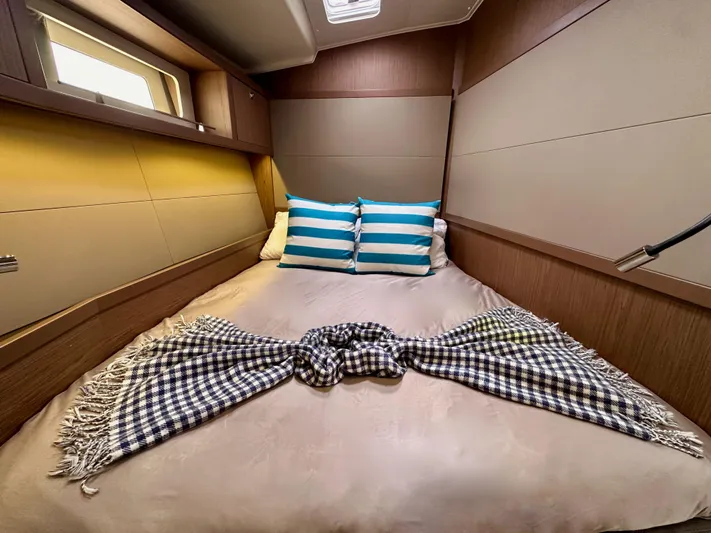 Dynemite II Yacht Photos Pics 