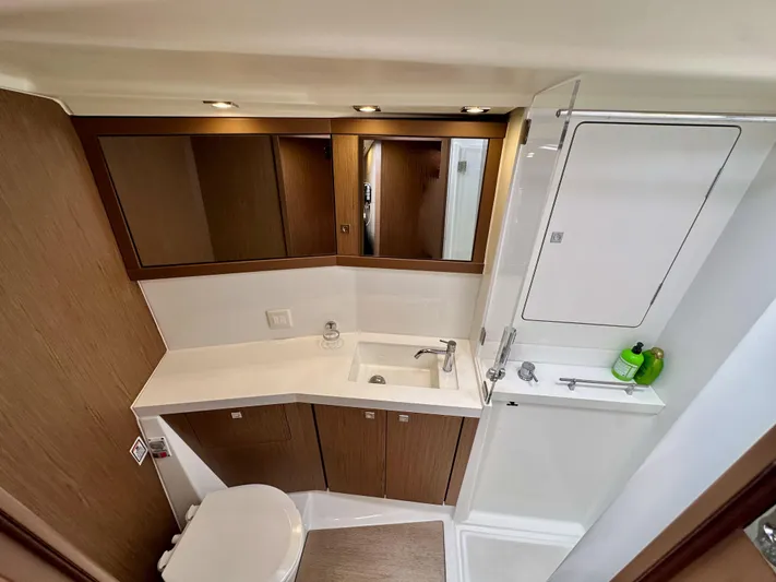 Dynemite II Yacht Photos Pics 