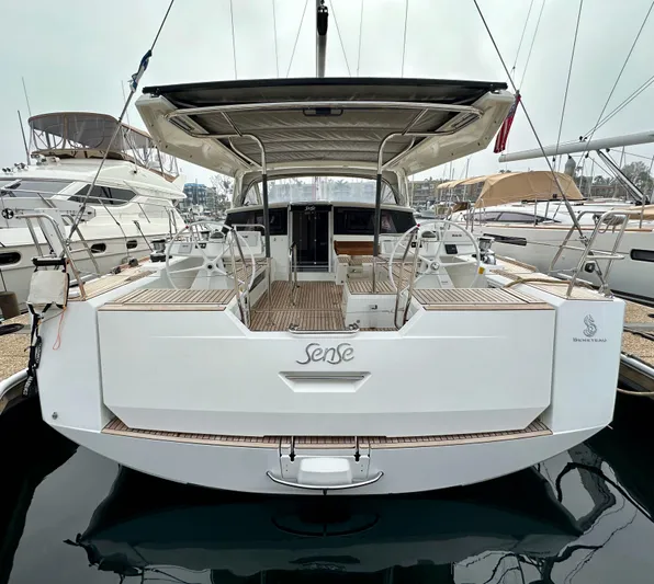 Dynemite II Yacht Photos Pics 