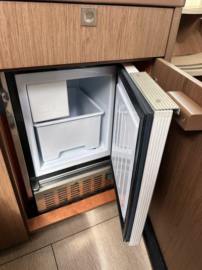 Dynemite II Yacht Photos Pics 