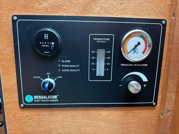 Dynemite II Yacht Photos Pics 