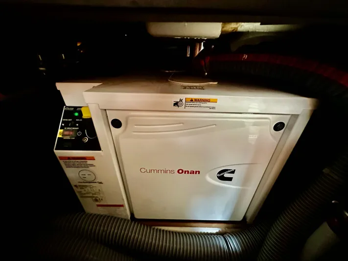 Dynemite II Yacht Photos Pics 