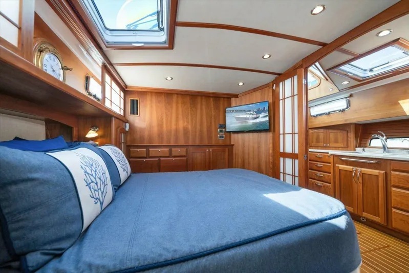 Mystic Adventure Yacht Photos Pics 2015 Sabre 48 Salon Express - Image 30