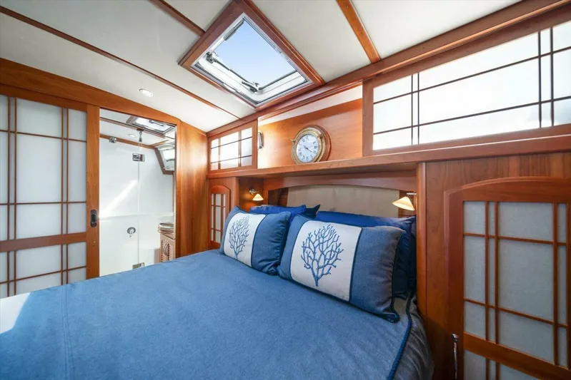 Mystic Adventure Yacht Photos Pics 2015 Sabre 48 Salon Express - Image 32