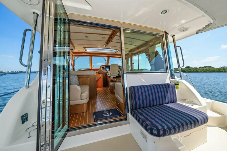 Mystic Adventure Yacht Photos Pics 2015 Sabre 48 Salon Express - Image 11