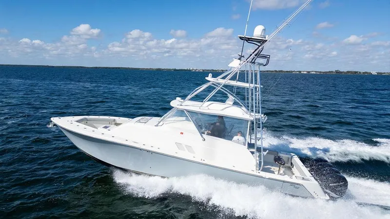  Yacht Photos Pics 2015 SeaVee 430 Fisharound boat cruising on open water under a clear sky.