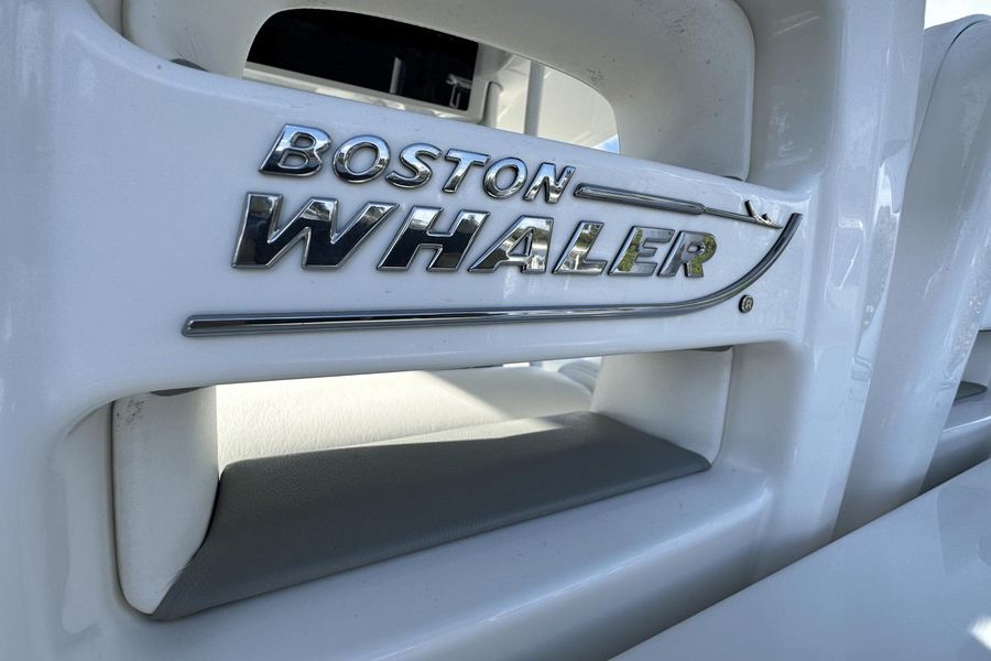 2014 Boston Whaler 350 Outrage