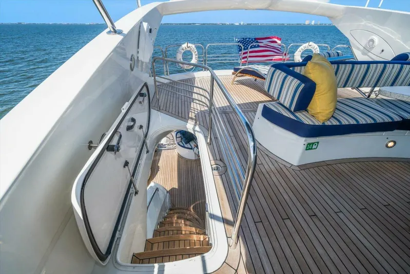 Vanguard Yacht Photos Pics 2005 Sunseeker 82 Yacht - Image 40