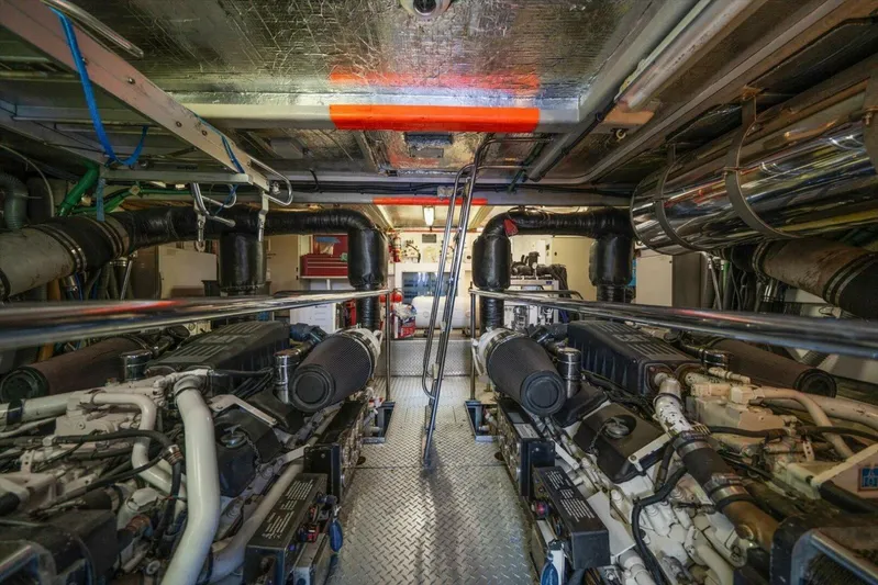 Vanguard Yacht Photos Pics 2005 Sunseeker 82 Yacht - Image 64