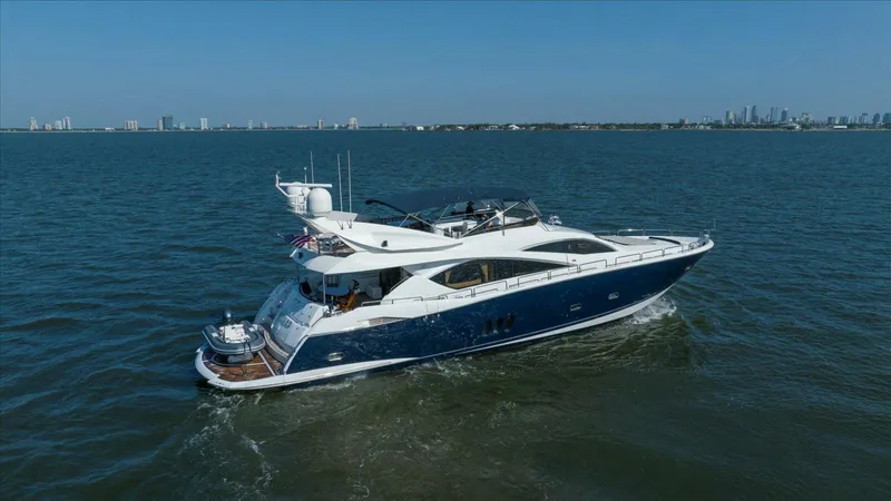 Vanguard Yacht Photos Pics 2005 Sunseeker 82 Yacht - Image 2