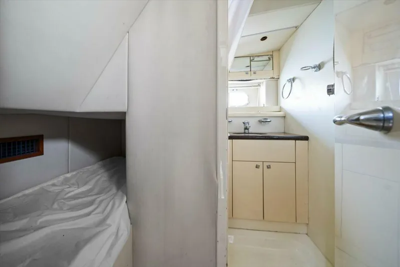 Vanguard Yacht Photos Pics 2005 Sunseeker 82 Yacht - Image 62