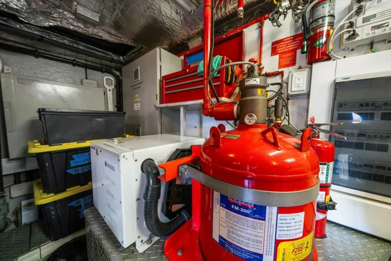 Vanguard Yacht Photos Pics 2005 Sunseeker 82 Yacht - Image 68