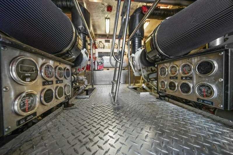 Vanguard Yacht Photos Pics 2005 Sunseeker 82 Yacht - Image 67