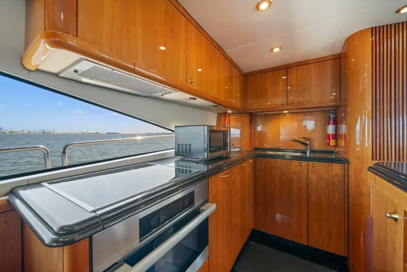 Vanguard Yacht Photos Pics 2005 Sunseeker 82 Yacht - Image 17