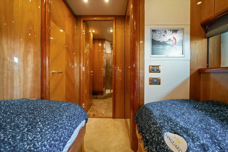 Vanguard Yacht Photos Pics 2005 Sunseeker 82 Yacht - Image 34